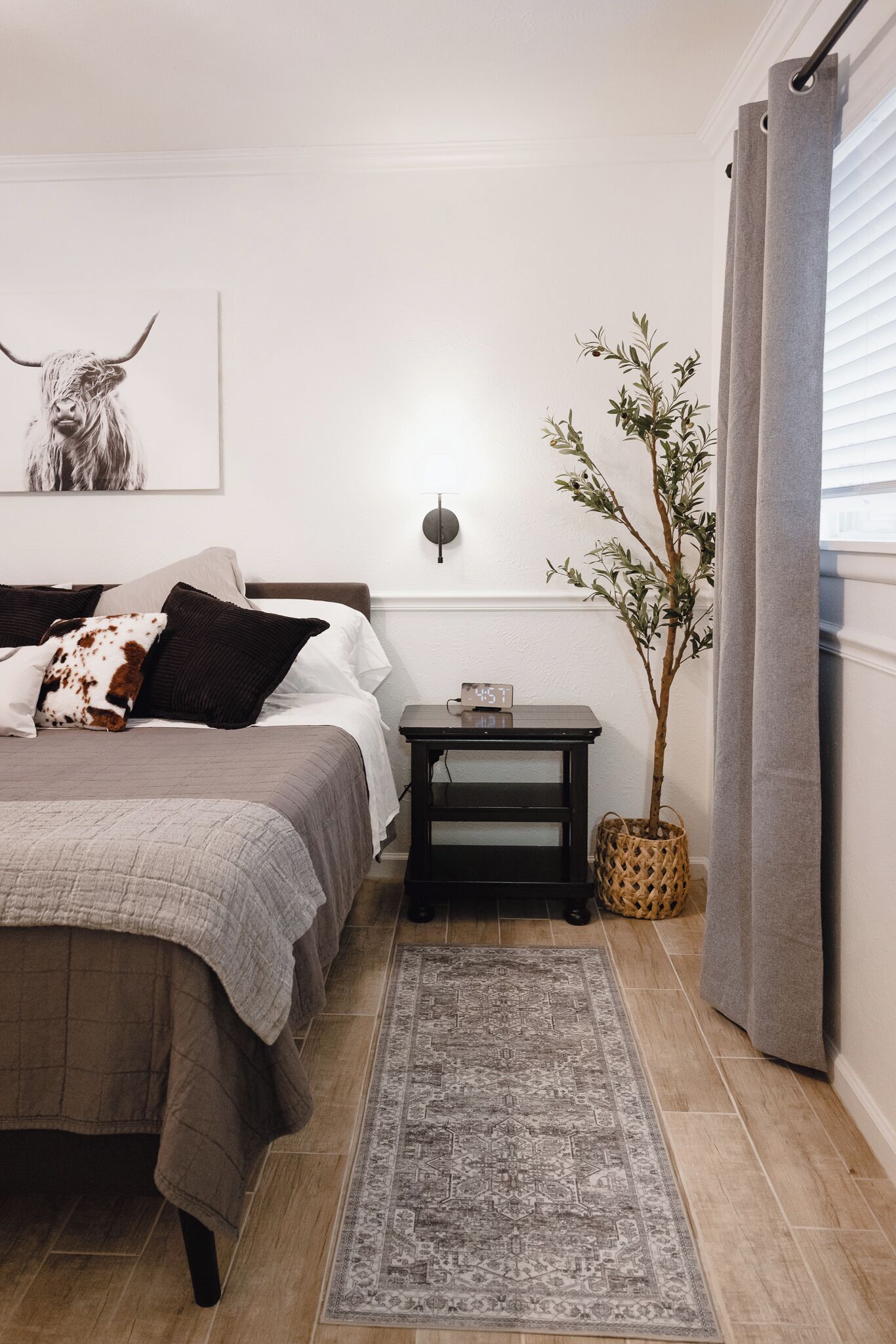 Escritorio, wifi gratis y ropa de cama 