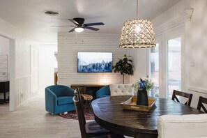 Dining - Hilltop Hacienda 3-2-2 in Ft Worth with easy access to all the local attractions (Fort Worth)