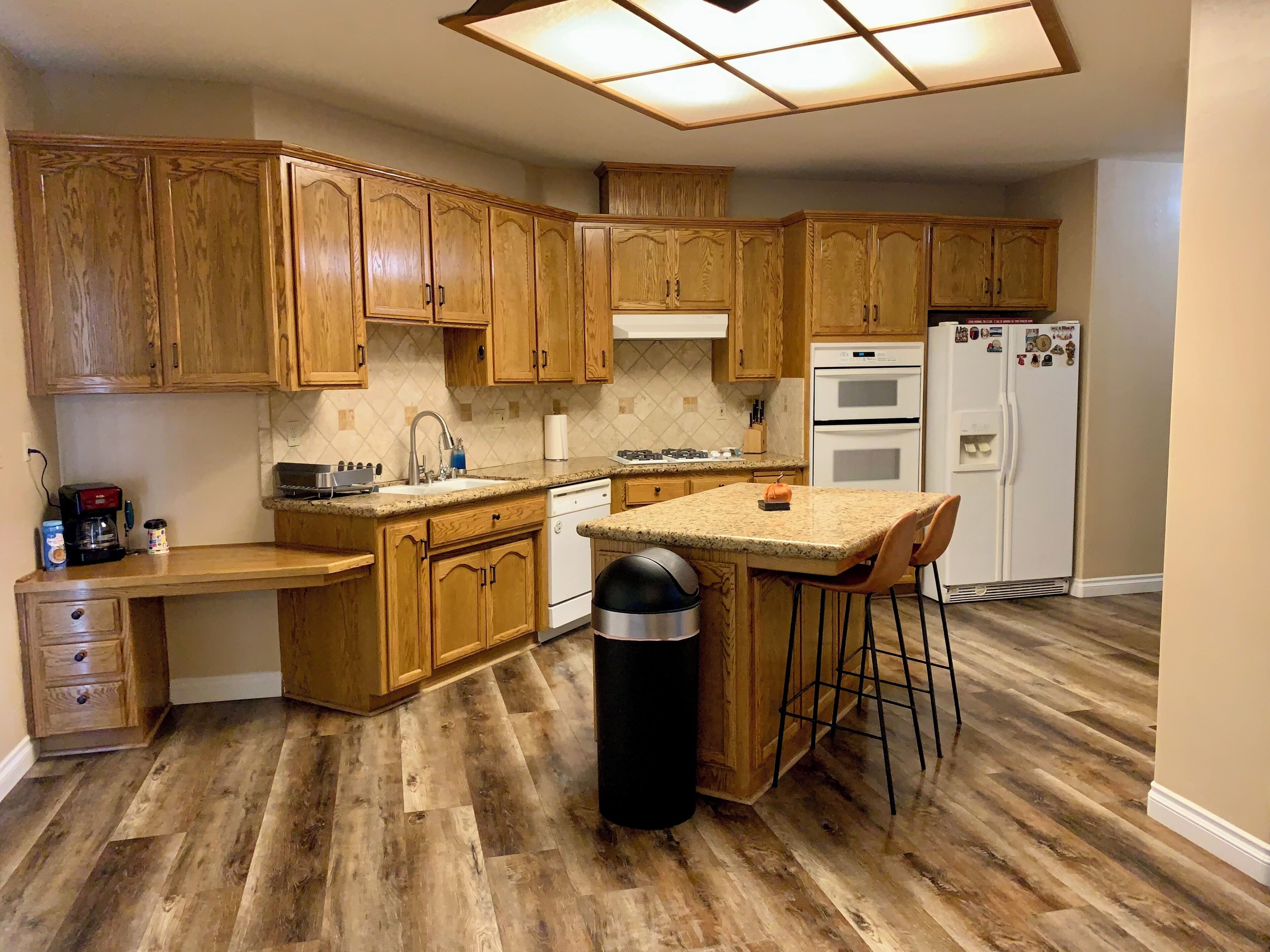 Køleskab, mikrobølgeovn, ovn, kogeplade