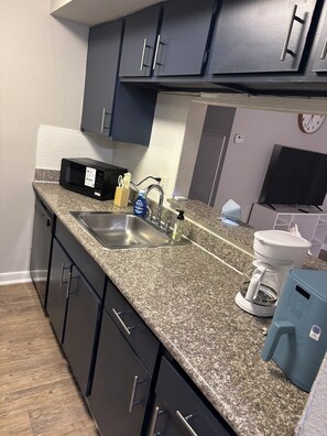 Coffee/tea maker, fridge, microwave, oven