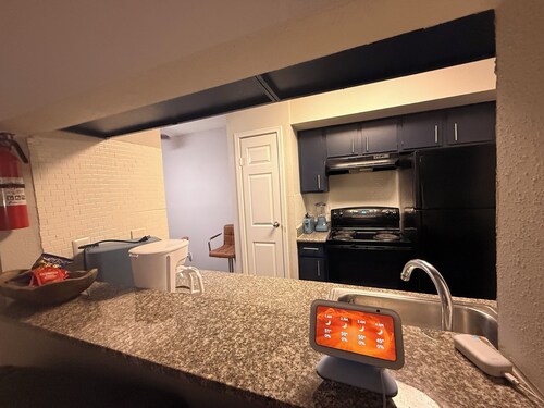 Cozy 1-bedroom apartment in Prime Location!
