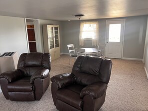 Living area - Adorable 3-bedroom house with scenic views in quaint Neillsville, WI (Neillsville)