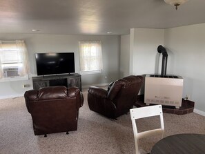 Living area - Adorable 3-bedroom house with scenic views in quaint Neillsville, WI (Neillsville)