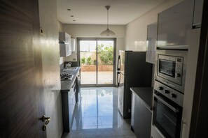 Private kitchen - 2CH/2SDB - Modern & Bright - Wi-Fi - Garage - Streetcar 2 min (Casablanca)