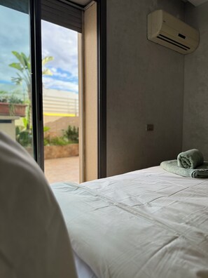 2 bedrooms, WiFi, bed sheets - 2CH/2SDB - Modern & Bright - Wi-Fi - Garage - Streetcar 2 min (Casablanca)