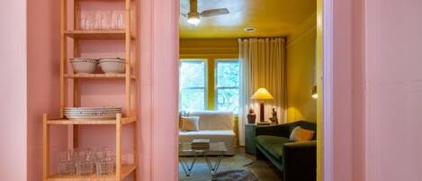 Fernseher, Bücher, Stereoanlage