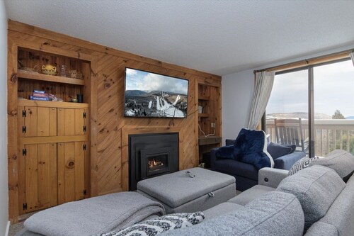 Cozy End-Unit Mountain Retreat w/ Ski-Back Access