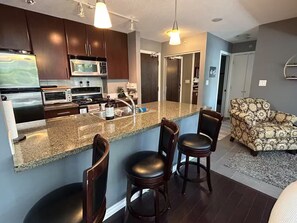 Paper towels - Downtown Oasis for FIFA | Pool, Hot Tub | Huge Patio | Free Parking | Sleeps 4 (Vancouver)