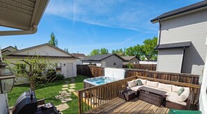 Terrace/patio - Nordic Oasis near WEM | Hot Tub, 2 Lounges, Fire Table, King Suite • Sleeps 10 (Edmonton)