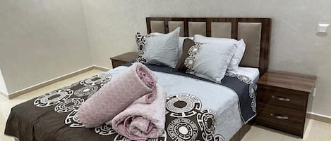 مكواة/لوح كي وواي فاي وملاءات أسرّة