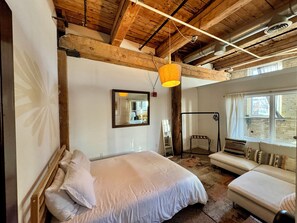 2 bedrooms, WiFi, bed sheets - Hip Riverside Warehouse Loft - Near Nightlife & Dining (Milwaukee)