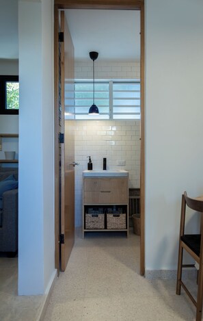 Interior - Garden Apartment 5 min walk to the beach. (San Juan)