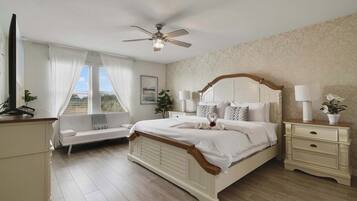 Een strijkplank/strijkijzer, reisbedje, wifi, beddengoed