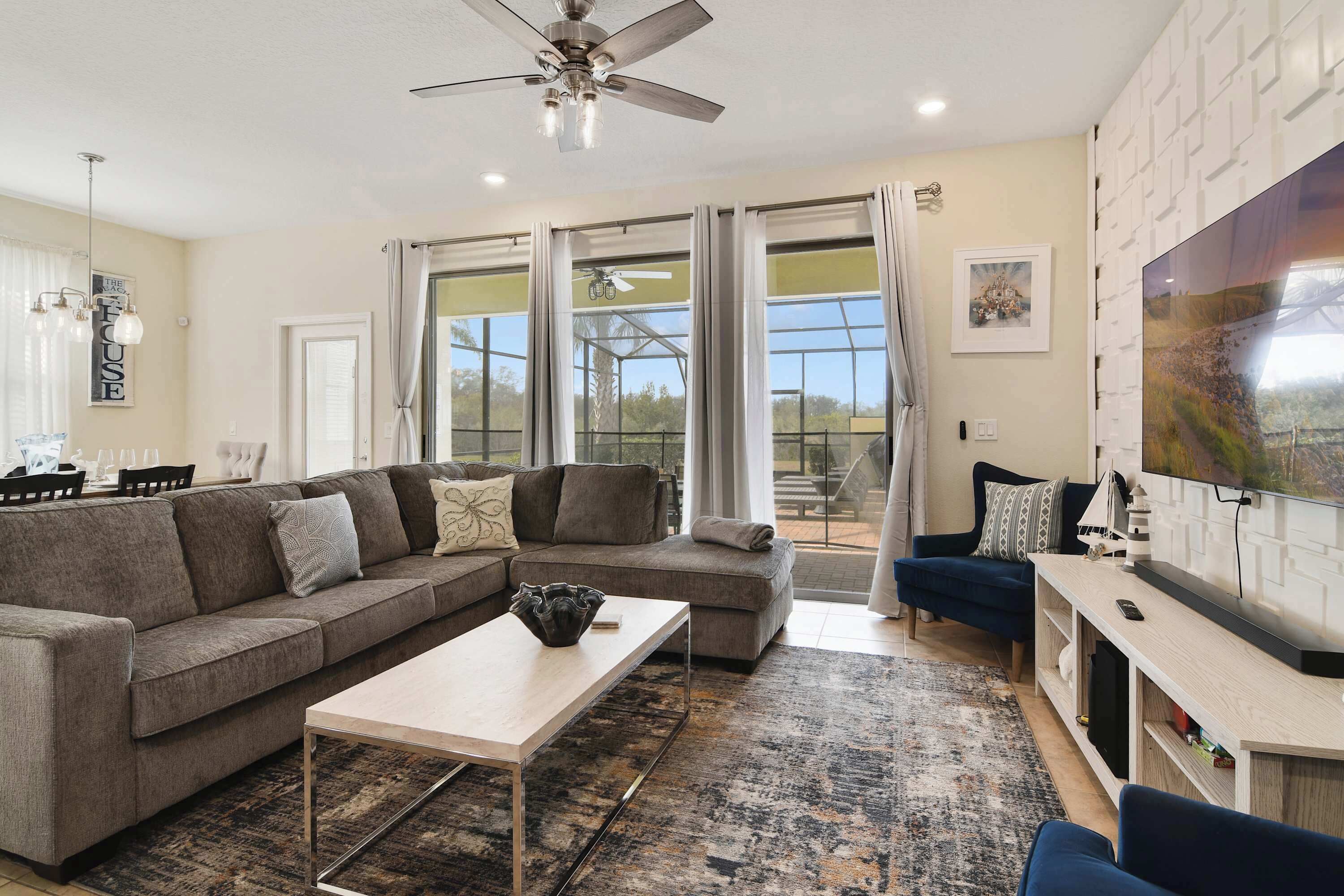 TV, videospill og kontorer