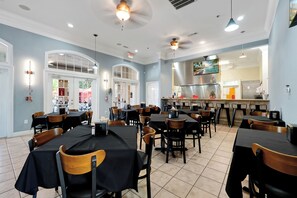 Dining - Awesome Mediterranean Resort! 15 Minutes to DISNEY (Davenport)