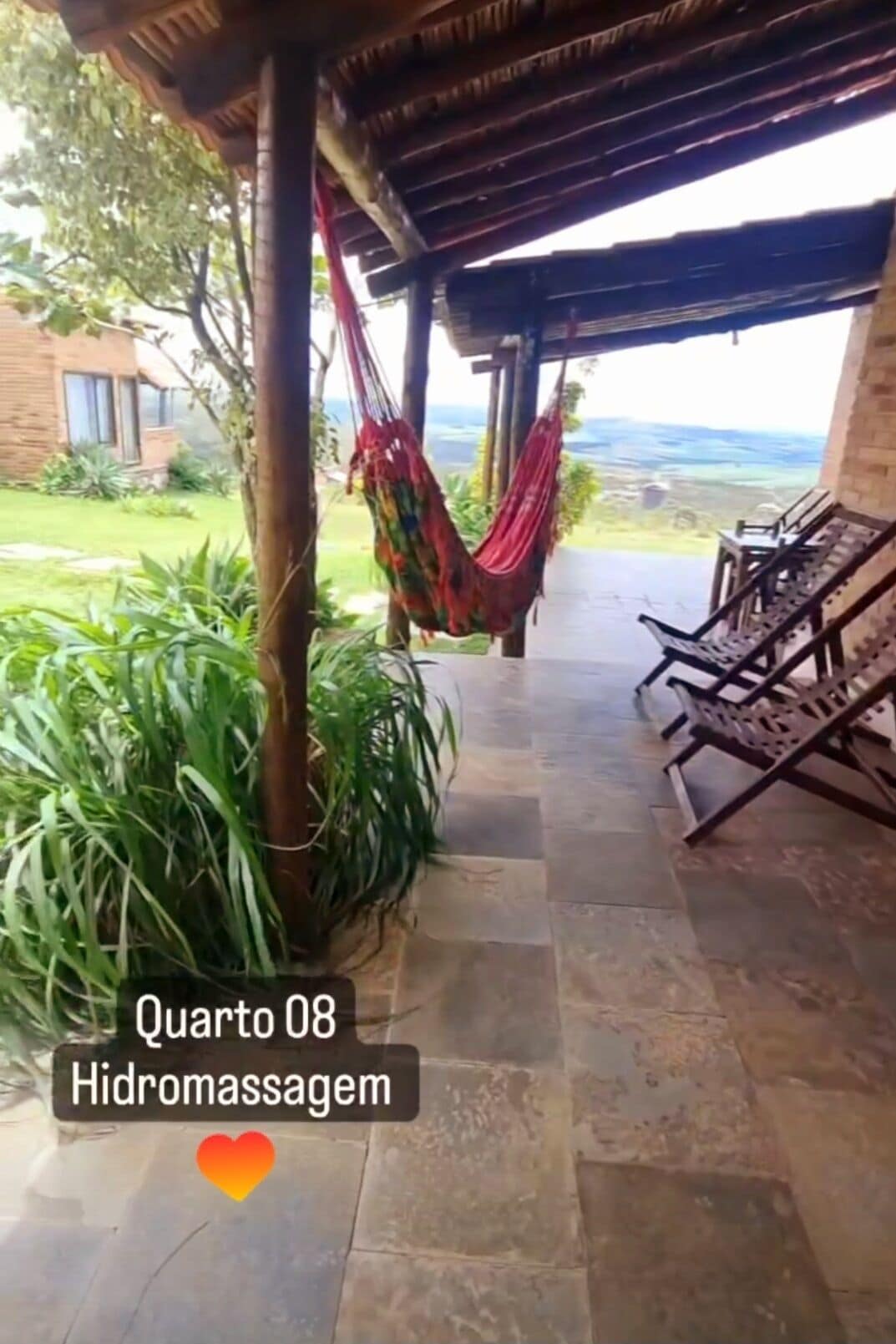 Suíte luxo, varanda coberta, vista para a montanha | Terraço/pátio