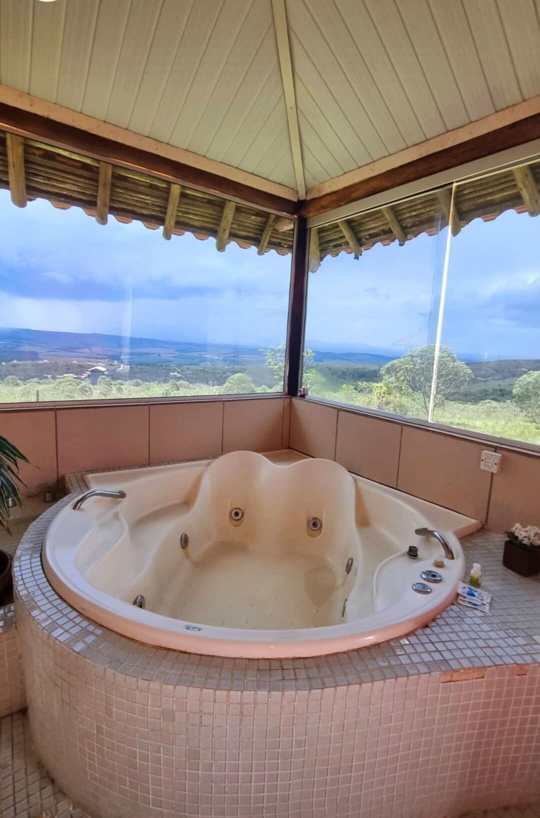 Suite Deluxe, véranda, vue montagne | Bain à remous intérieur