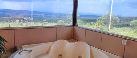 Suite Deluxe, véranda, vue montagne | Bain à remous intérieur