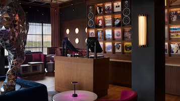 2 bars/lounges, rooftop bar