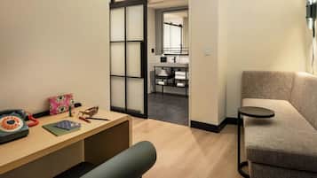 Studio, 2 Queen Beds, Corner