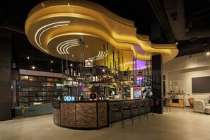 2 bars/lounges, rooftop bar - Moxy Atlanta Downtown (Atlanta)