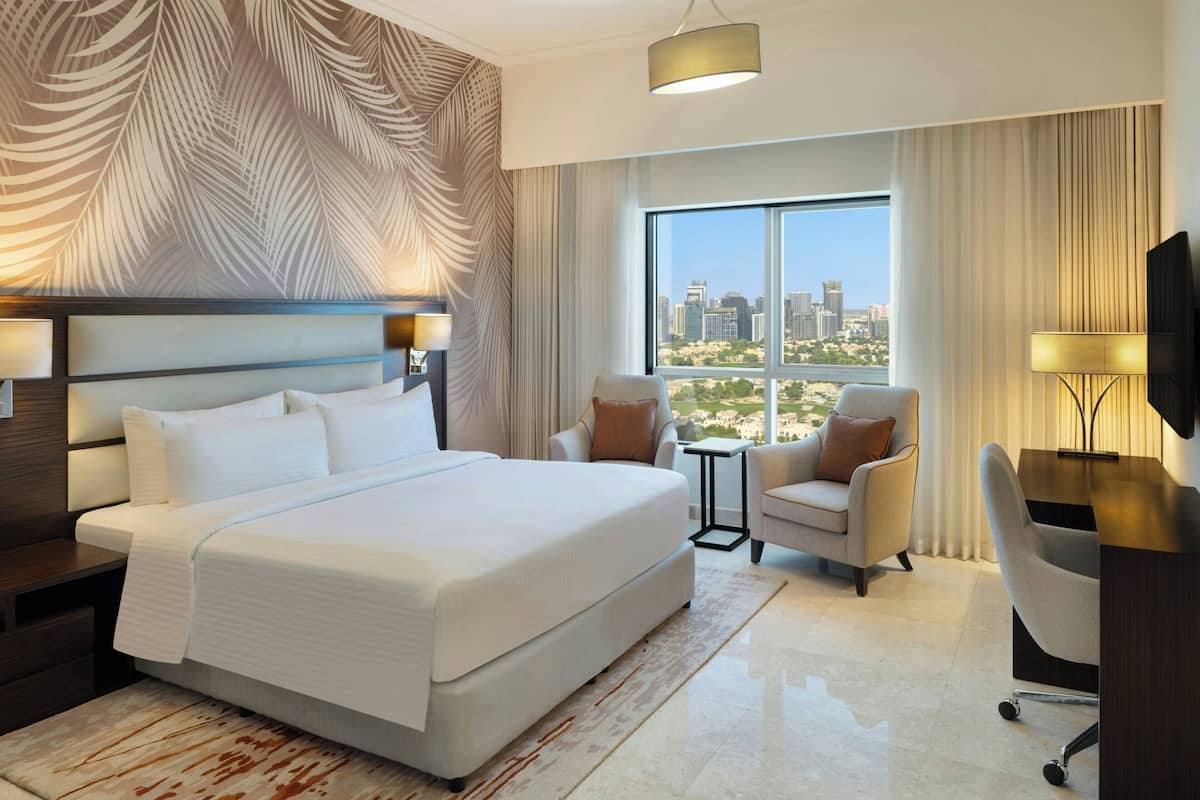 Studio, 1 King Bed, Non Smoking, Golf View | Minibar, in-room safe, desk, laptop workspace