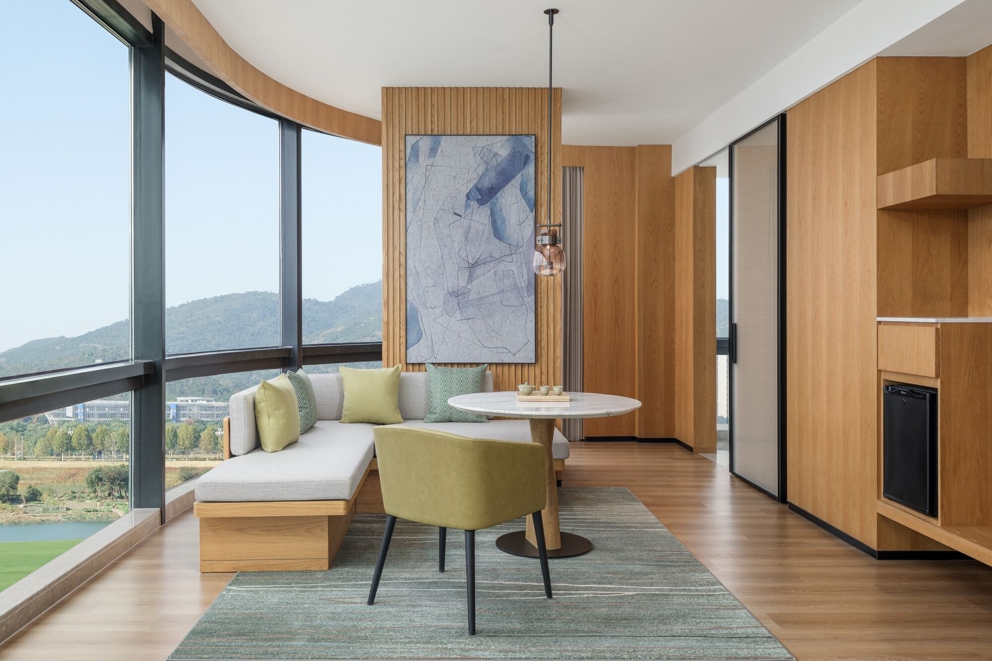 Deluxe Room, 2 Twin Beds, City View | Down comforters, minibar, in-room safe, individually furnished