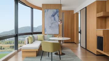 Deluxe Room, 2 Twin Beds, City View | Down comforters, minibar, in-room safe, individually furnished