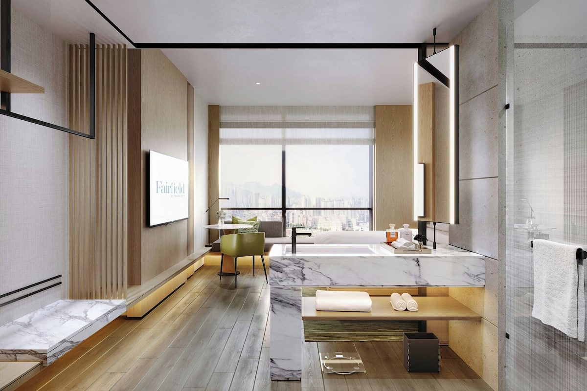 Habitación Confort, 1 cama King size, vista a la ciudad | Edredón, minibar y caja de seguridad en la habitación