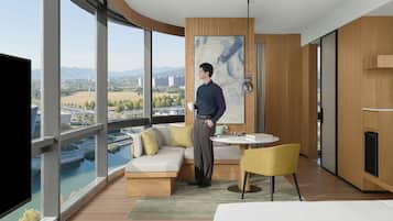 Deluxe Room, 2 Twin Beds, City View | Down comforters, minibar, in-room safe, individually furnished