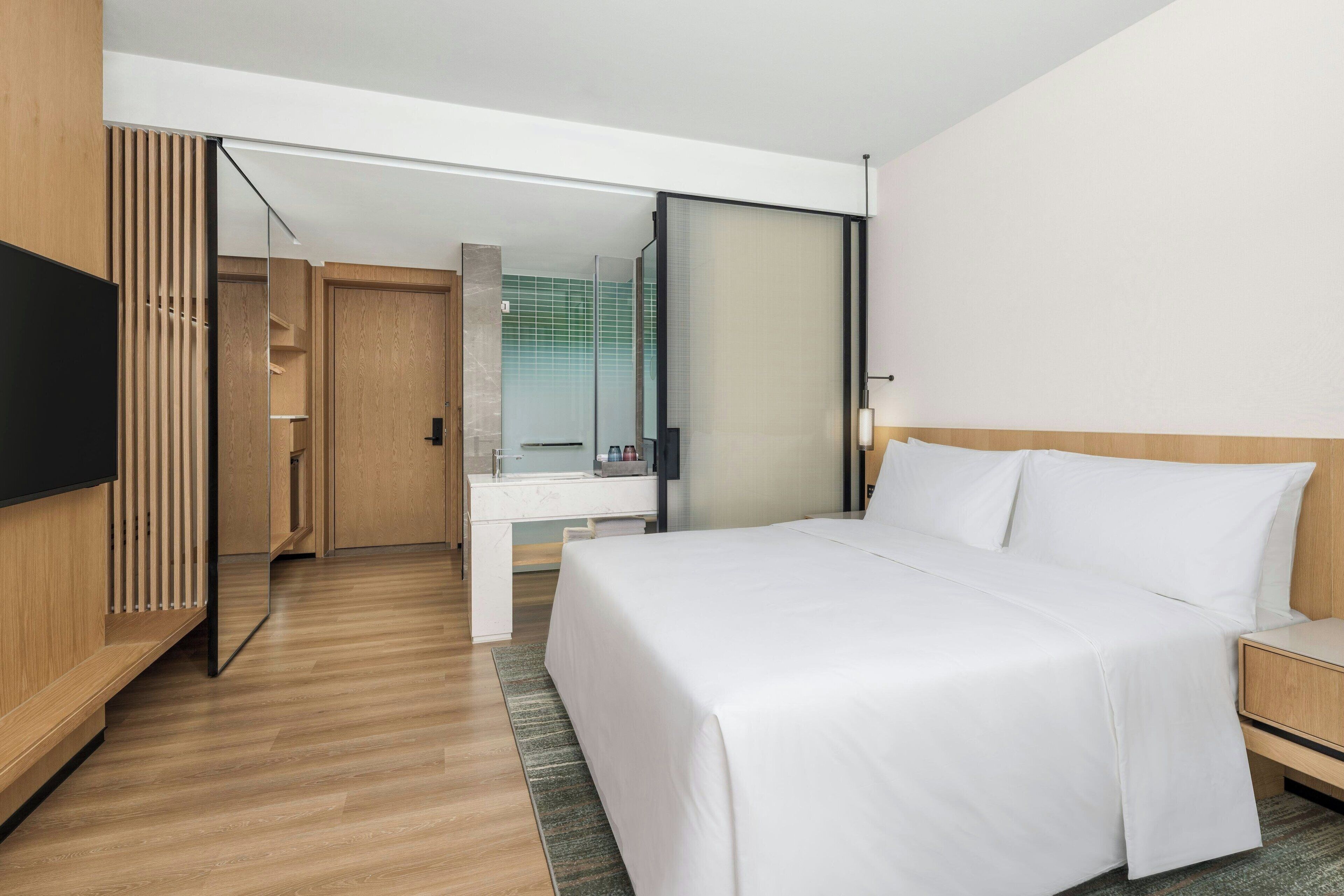 Comfort Room, 1 King Bed, City View | Down comforters, minibar, in-room safe, individually furnished