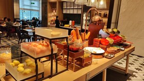 Sarapan bufet setiap hari dengan fi