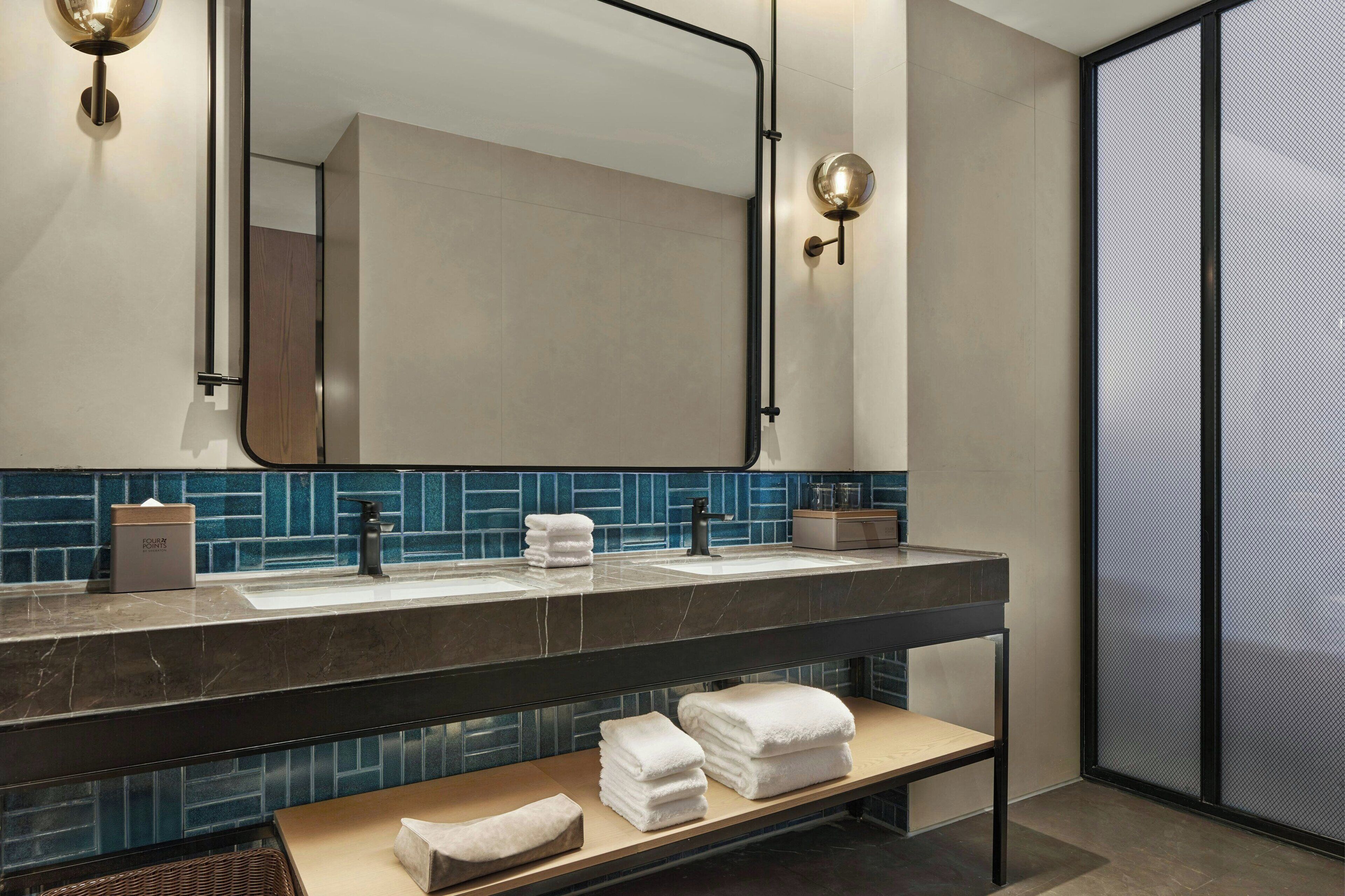 Premium Suite, 1 King Bed (View) | Bathroom