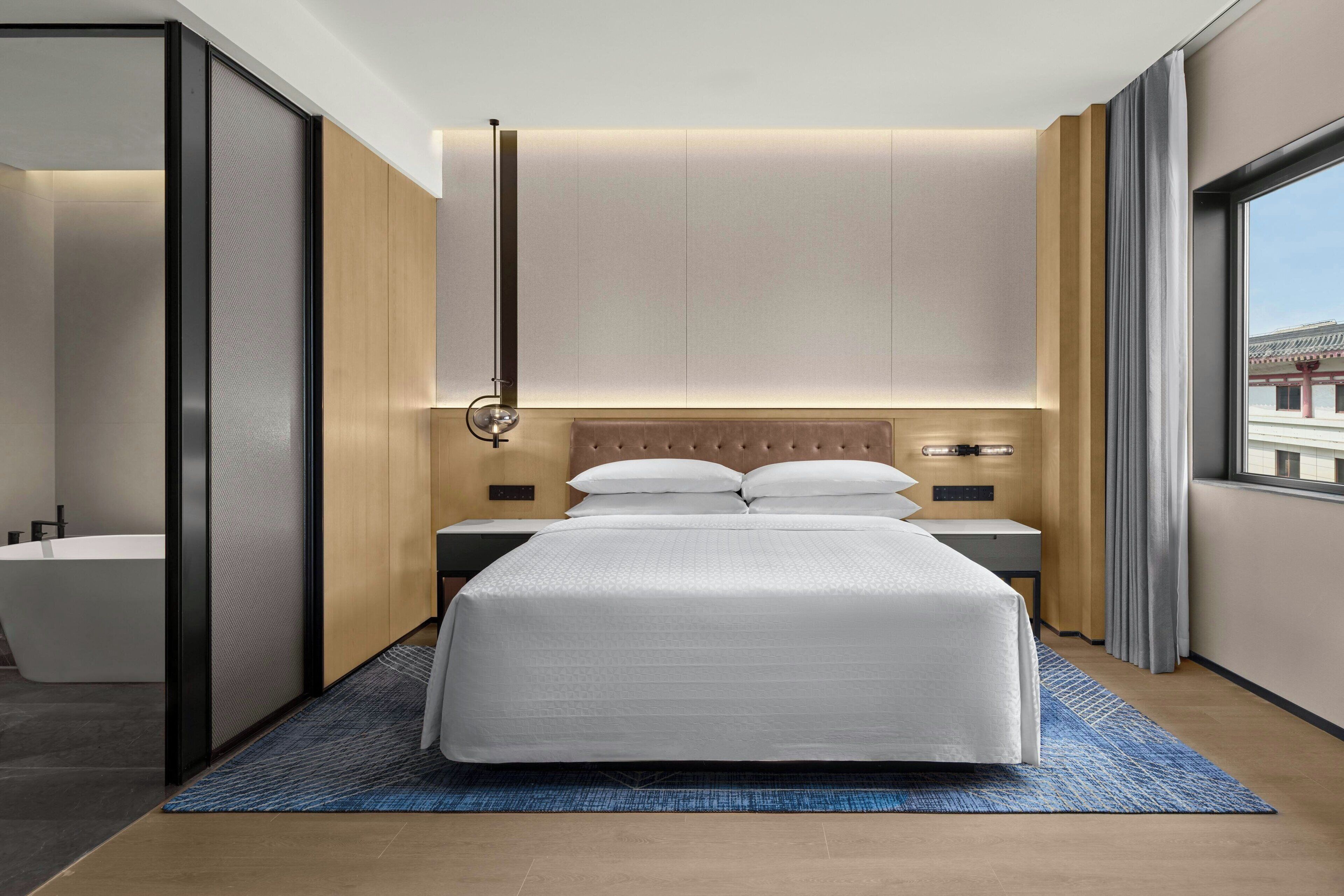 Premium Room, 1 King Bed (View)