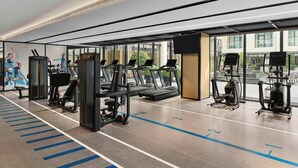 A modern gym with treadmills, elliptical machines, and weight stations. - Four Points By Sheraton Xi'An Bell Tower (Xi'an)