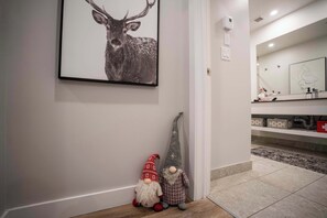 Interior - Bright Condo with Pool and Cozy Atmosphere (Baie-Saint-Paul)