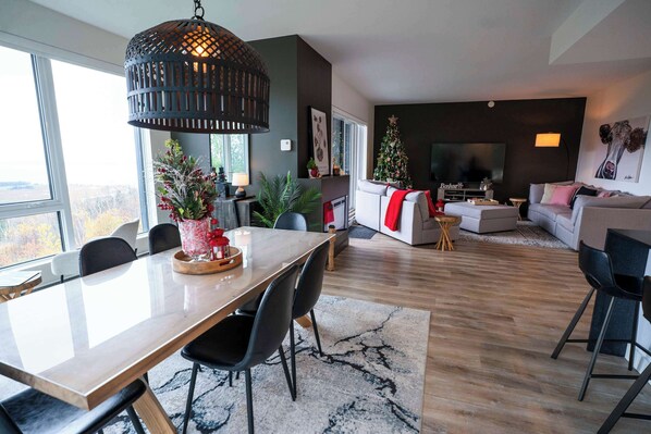 Interior - Bright Condo with Pool and Cozy Atmosphere (Baie-Saint-Paul)