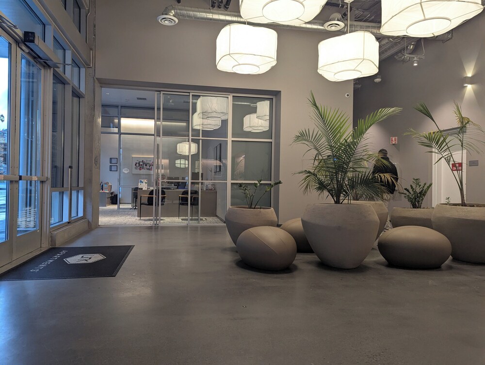 Photo inspiration: Visual Reference: Bright Apartment In Perfect Oakland Location With Easy City Access