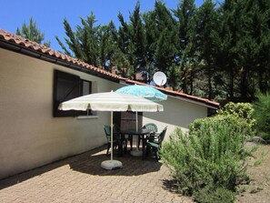 Outdoor dining - Maison "Les Tamaris" (MOLIETS ET MAA)