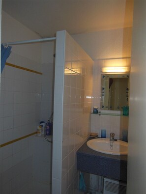 Bathroom - Bastide - Les Fougères 15 (MOLIETS ET MAA)