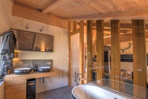 Shower, free toiletries, hair dryer, towels - Chalet du Mont Charvin - Welkeys (Praz-sur-Arly)