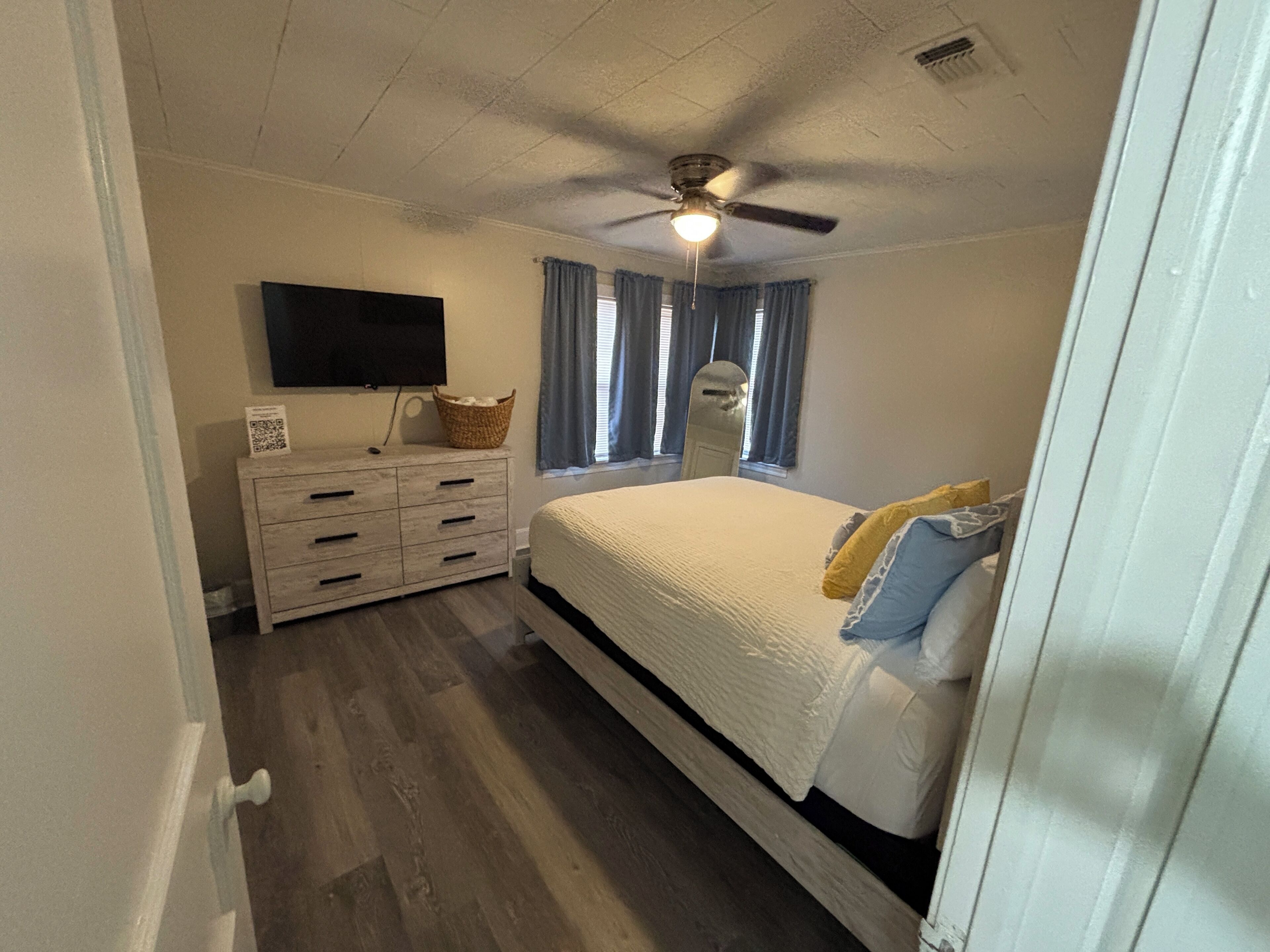 Iron/ironing board, free WiFi, bed sheets, wheelchair access