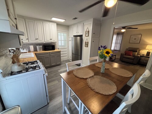 Quaint, updated, clean and conveniently located 2-bedroom Mid-town hub city home