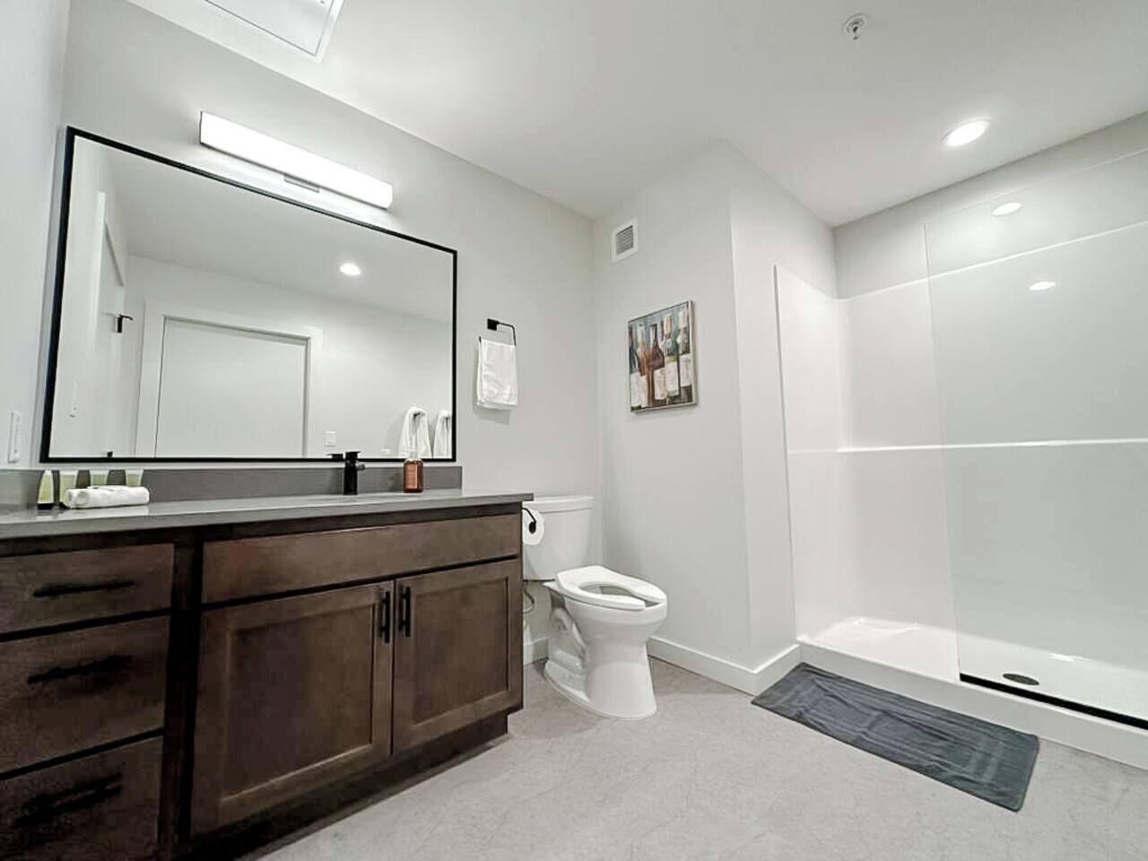 Haartrockner, Handtücher, Seife, Shampoo