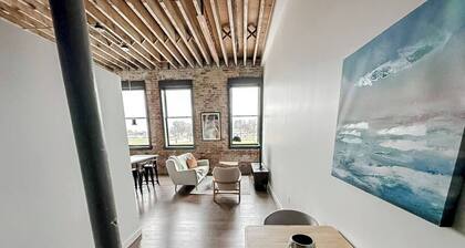 Sleepover | Modern 1BD/1BA Loft - Newton