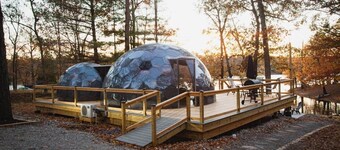 Lake Double Dome w Hot Tub – Space Cowboy Retreat!