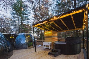 Outdoor spa tub