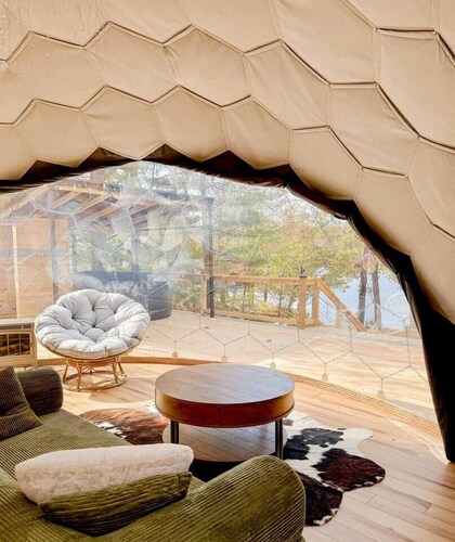 Lake Double Dome w Hot Tub – Space Cowboy Retreat!