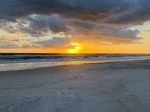Beach - Relax and unwind in this spacious 4-bedroom, 2-bath Palm Coast home (Palm Coast)