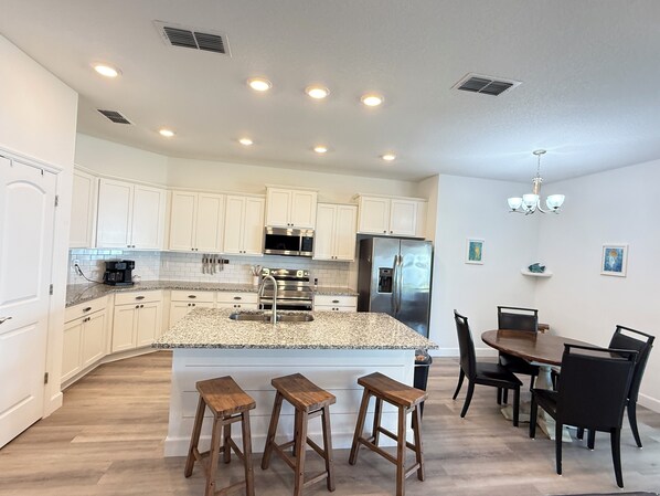 Private kitchen - Relax and unwind in this spacious 4-bedroom, 2-bath Palm Coast home (Palm Coast)
